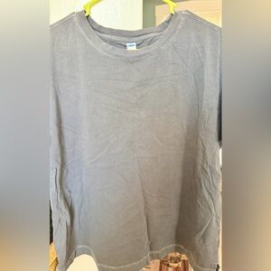 Old navy women’s baggy t shirt (L)
